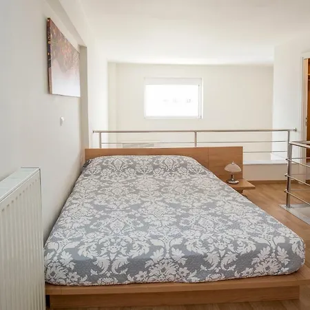 5th Floor Maisonette With Mountain View